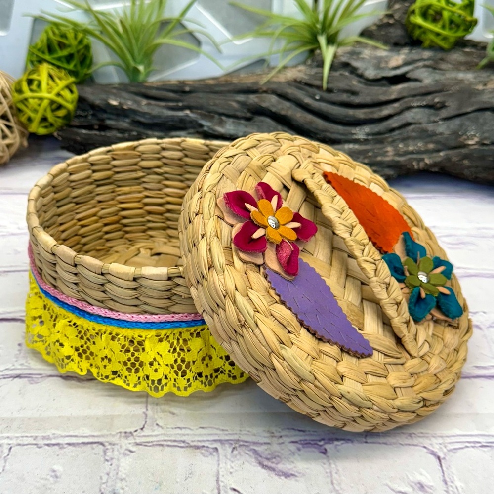 Vintage Hand Woven Mexican Style Sewing, Fruit, or Tortilla Basket